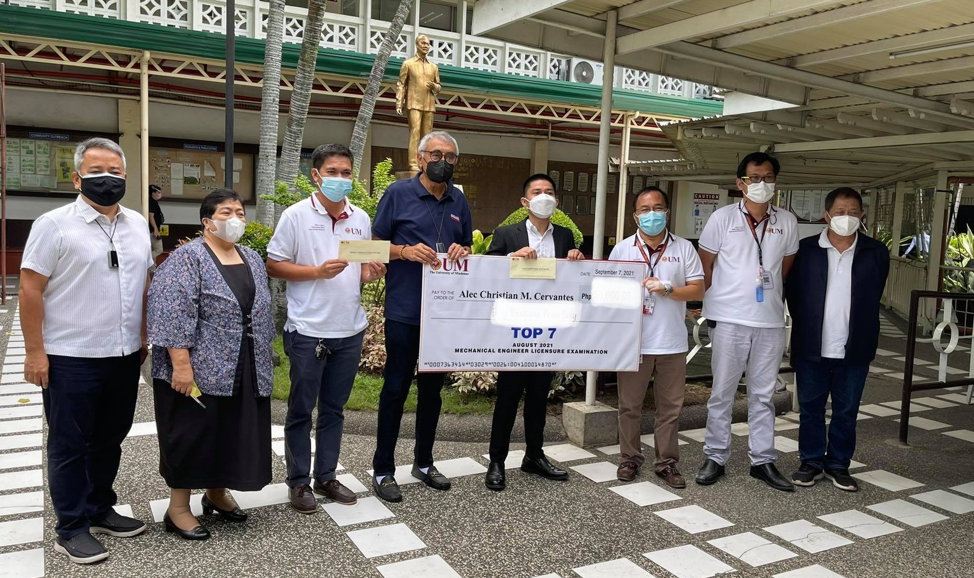 UM Mechanical Engineering licensure exam top placer receives UM gift