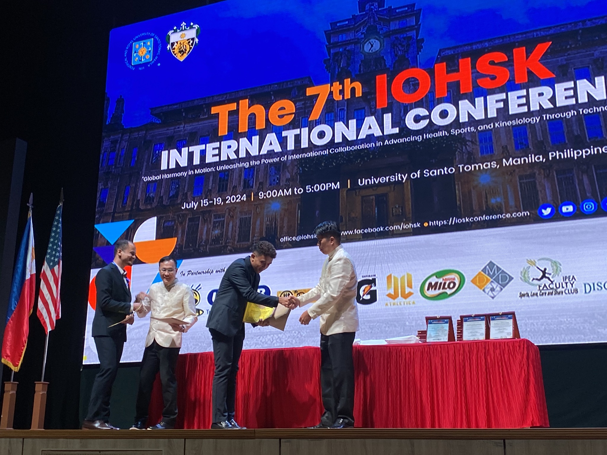 UMian wins "Outstanding Research Critique Presentation Award" at international comp